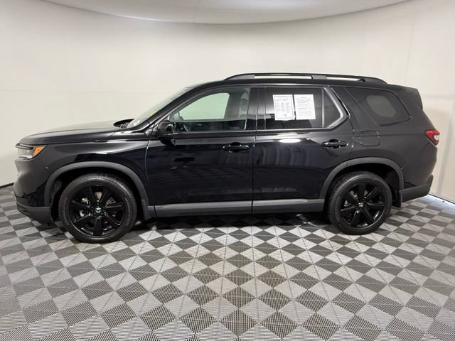 Used 2025 Honda Pilot Black Edition image 3