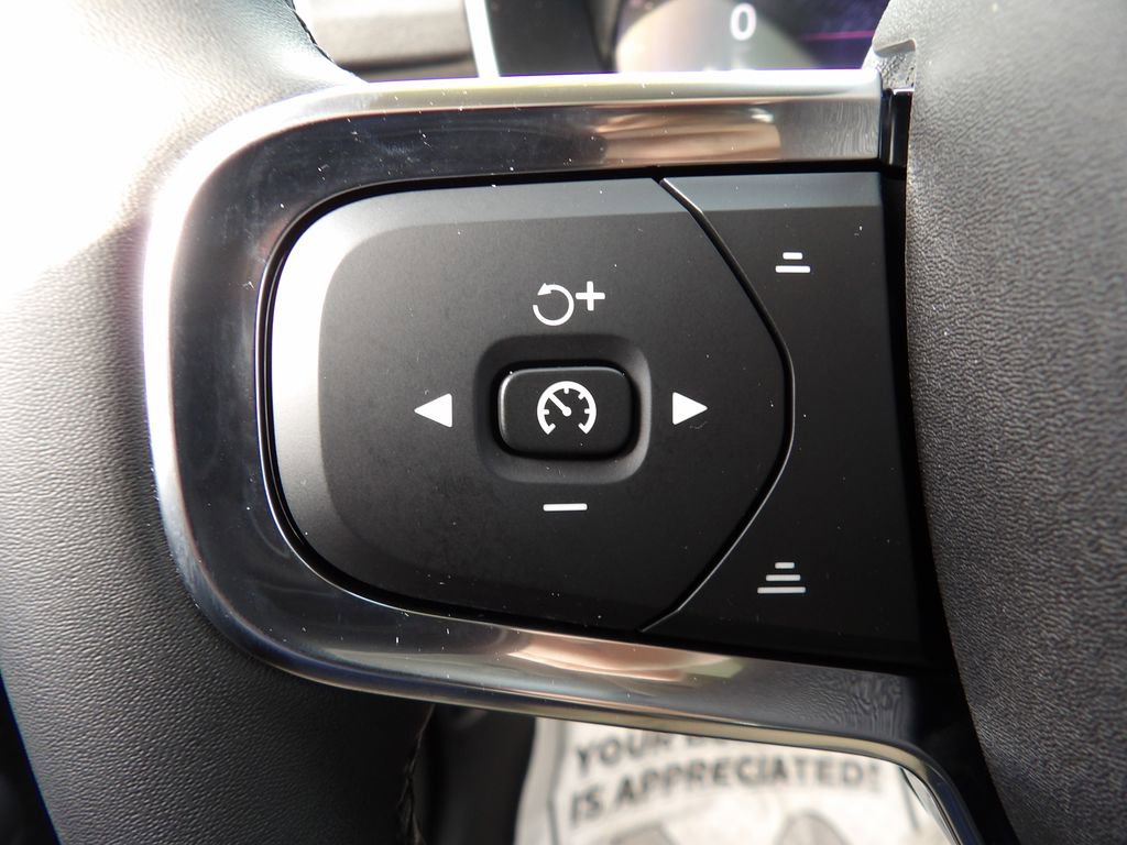 Certified 2023 Volvo XC40 B4 Plus w/ Protection Package Premier image 19