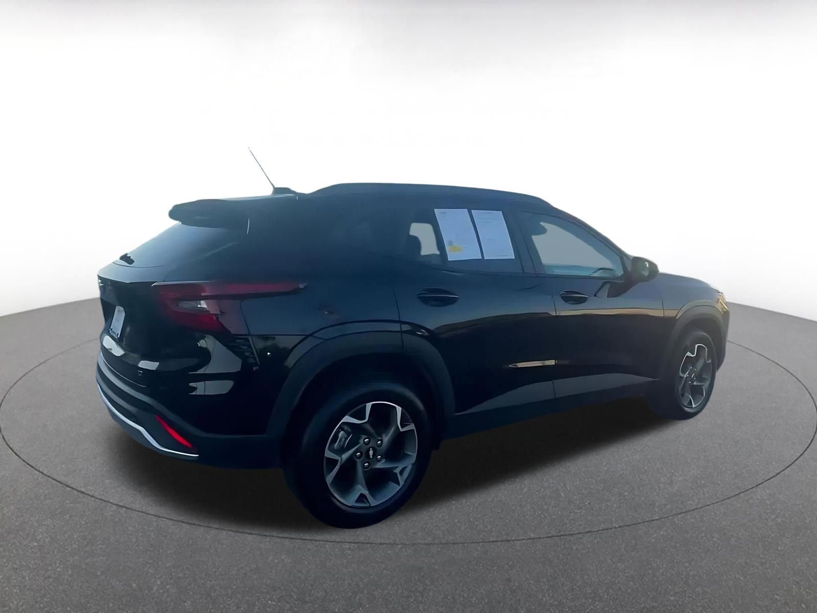 Used 2025 Chevrolet Trax LT FWD image 14