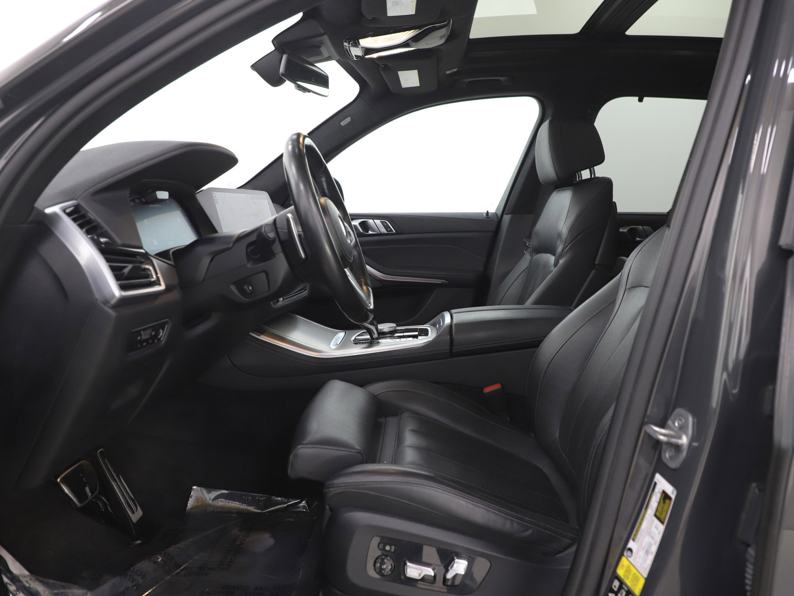 Used 2022 BMW X5 M50i image 27