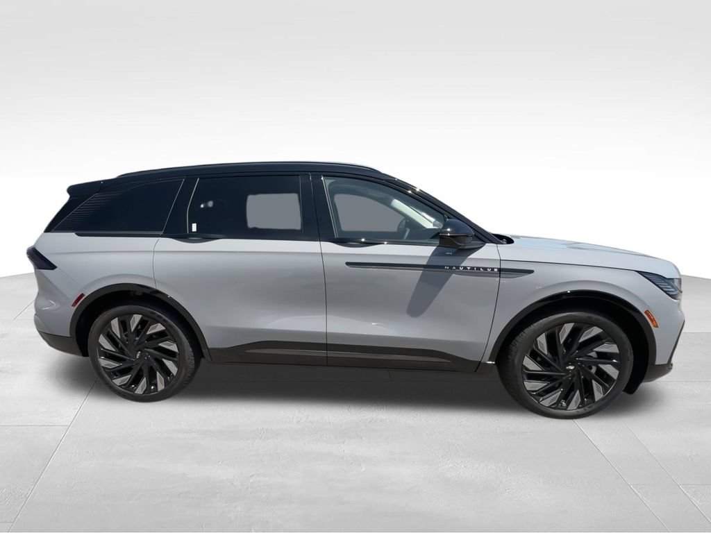 New 2026 Lincoln Nautilus Reserve w/ Jet Appearance Package AWD/4WD image 9