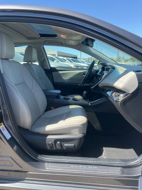 Used 2013 Toyota Avalon Limited image 28