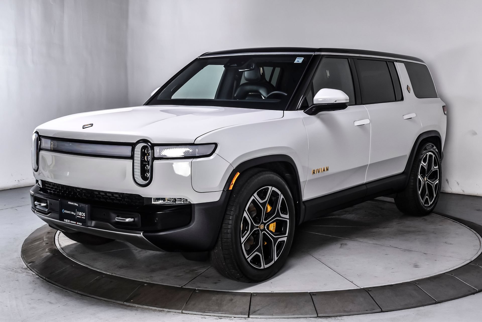 Used 2024 Rivian R1S Adventure AWD/4WD image 2