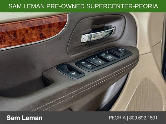 Used 2014 Chrysler Town & Country Touring-L w/ Driver Convenience Group FWD image 17