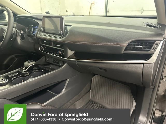 Used 2025 Nissan Rogue SV image 10