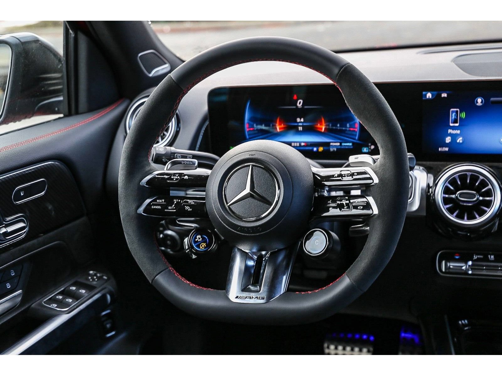 Used 2025 Mercedes-Benz GLB 35 AMG 4MATIC image 16