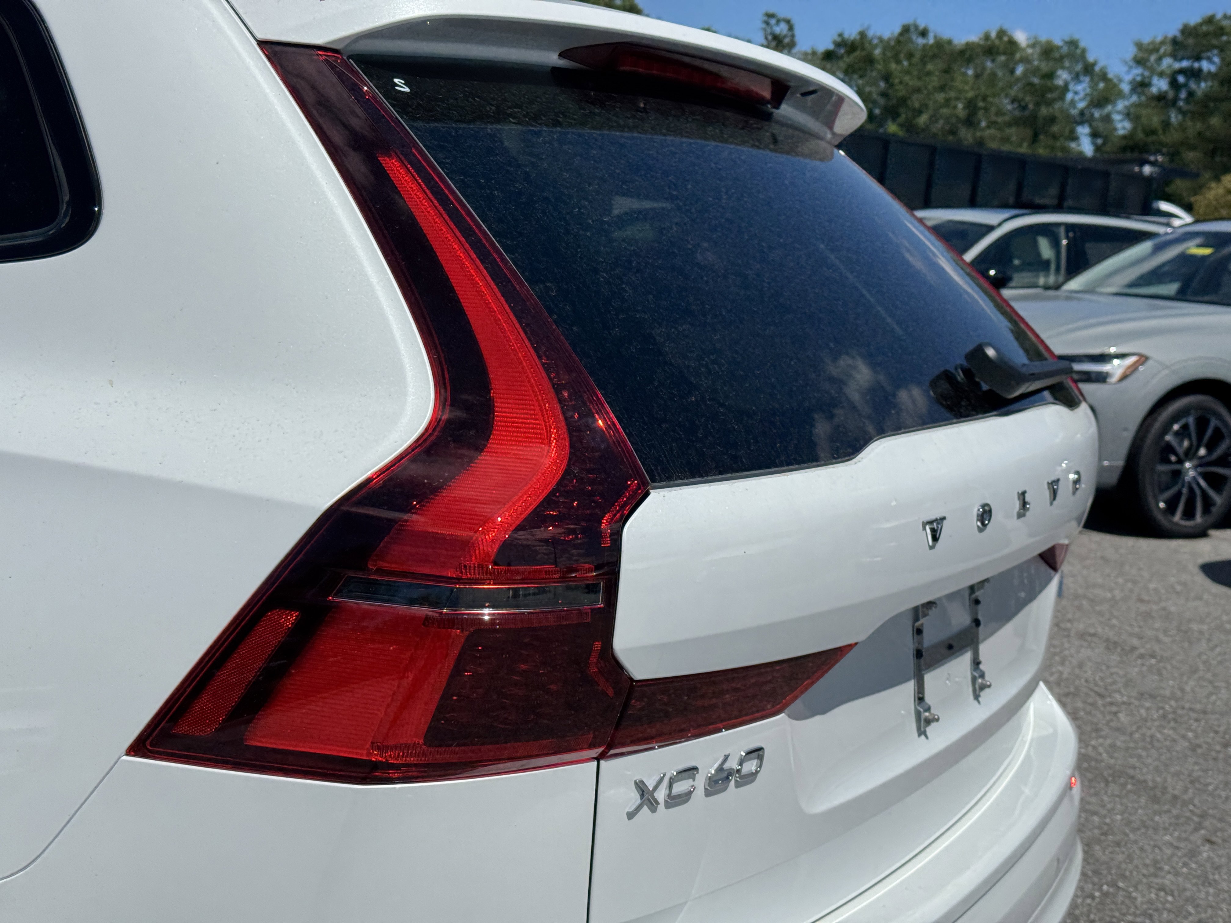 New 2026 Volvo XC60 B5 Ultra w/ Protection Package image 9