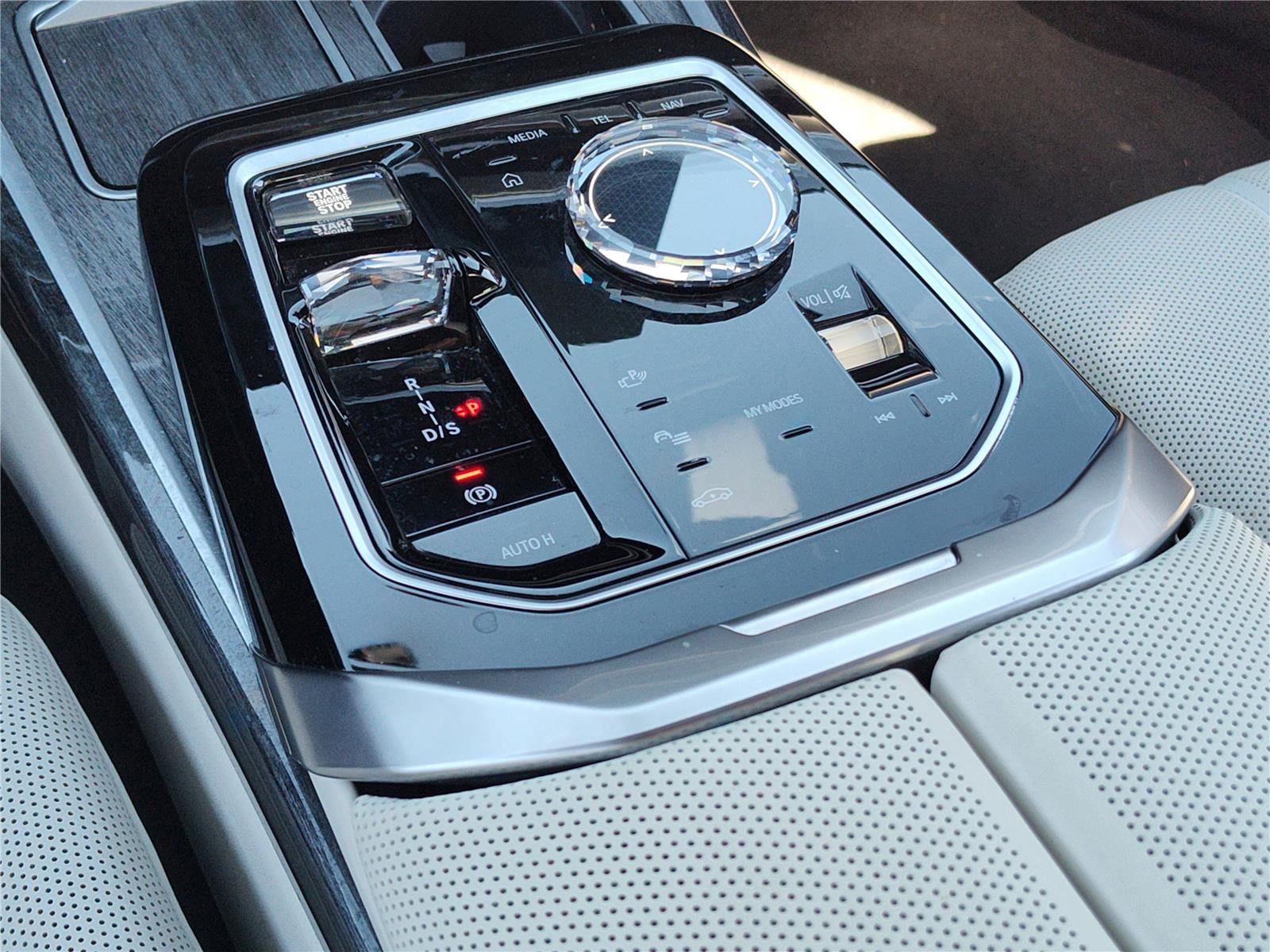 Certified 2023 BMW 740i w/ Executive Package image 18