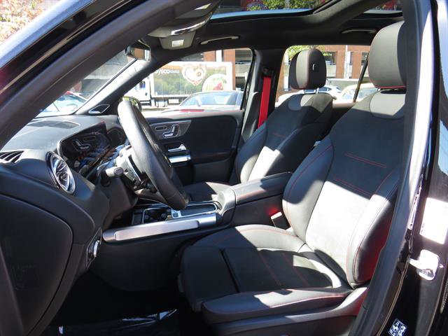 Used 2025 Mercedes-Benz GLB 35 AMG 4MATIC image 20