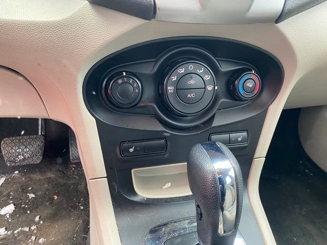 Used 2013 Ford Fiesta SE image 7