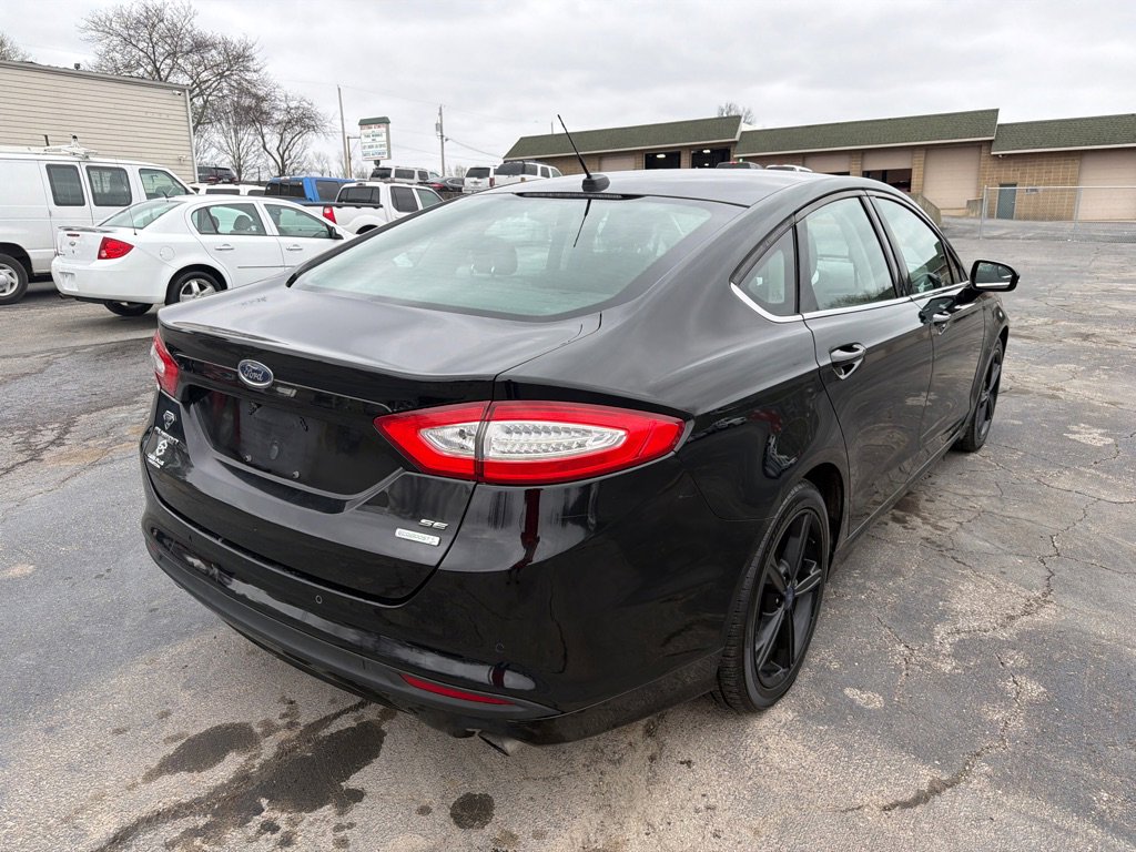 Used 2016 Ford Fusion SE image 6