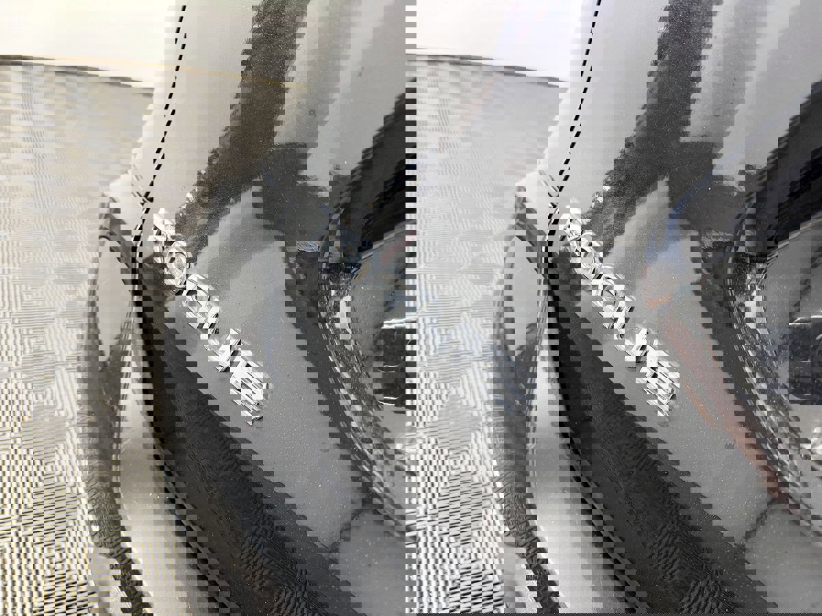 Used 2018 Nissan Rogue SV image 12