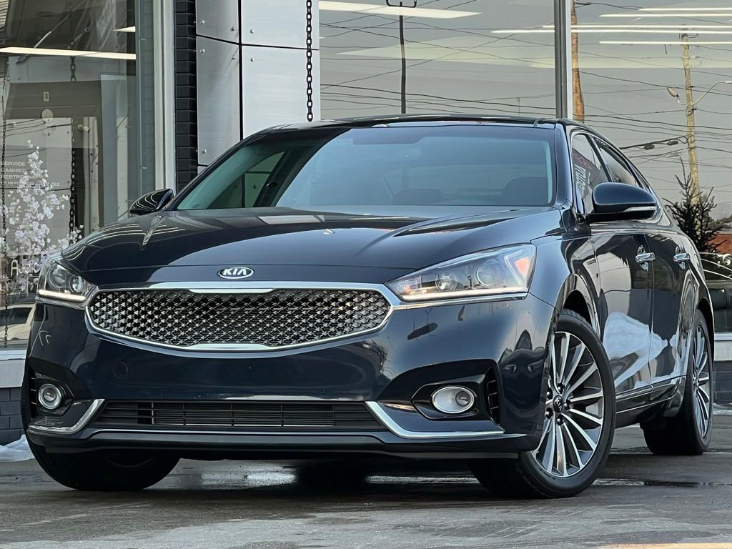 Used 2017 Kia Cadenza Premium w/ Luxury Package image 1