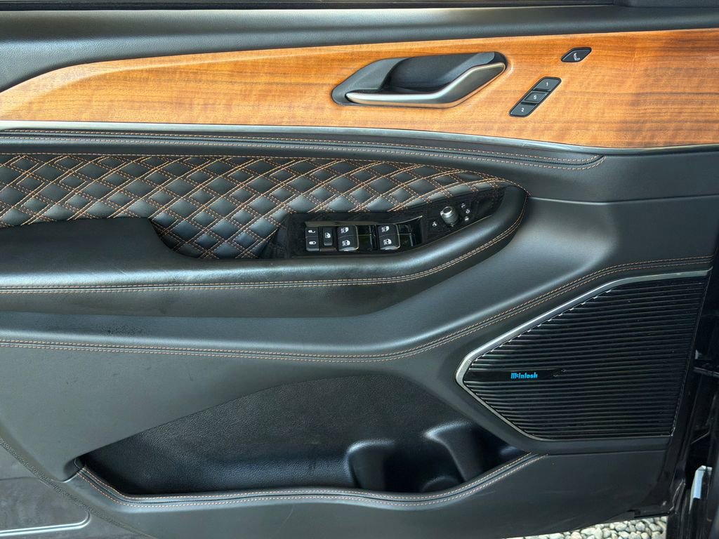 Used 2024 Jeep Grand Cherokee L Summit image 3