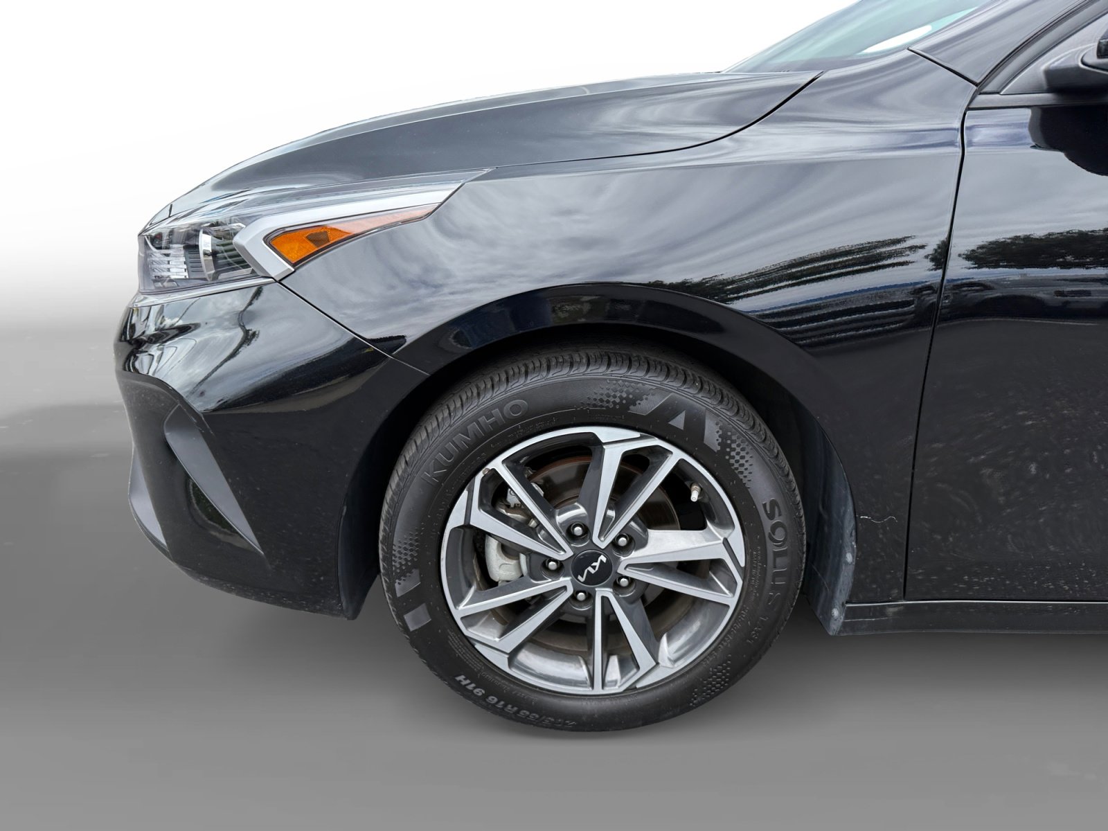 Used 2023 Kia Forte LXS w/ LXS Technology Package FWD image 9