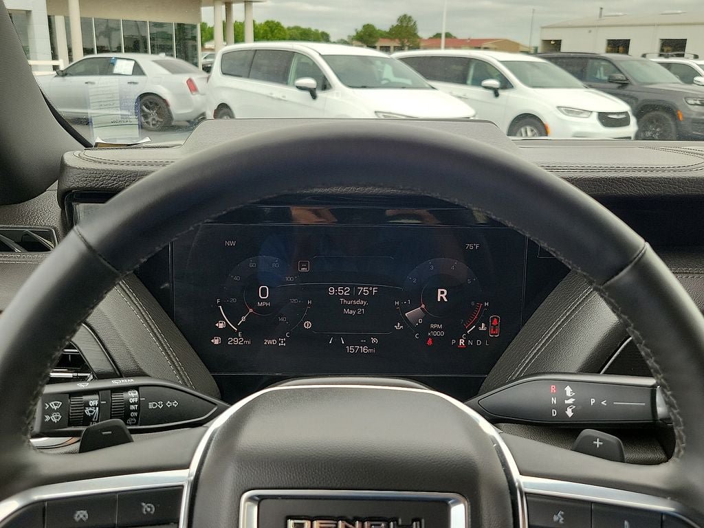 Used 2025 GMC Yukon XL Denali AWD/4WD image 18