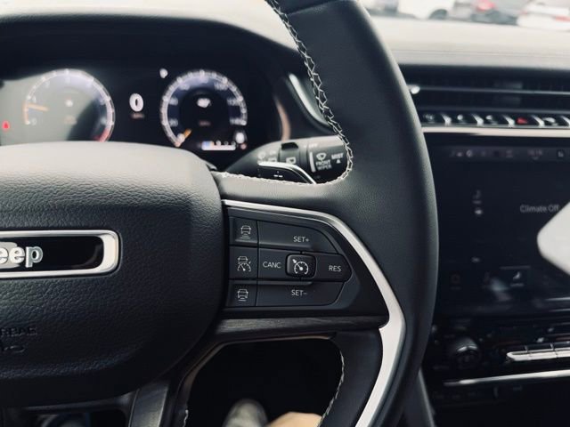 Certified 2024 Jeep Grand Cherokee Limited w/ Black Appearance Package AWD/4WD image 25