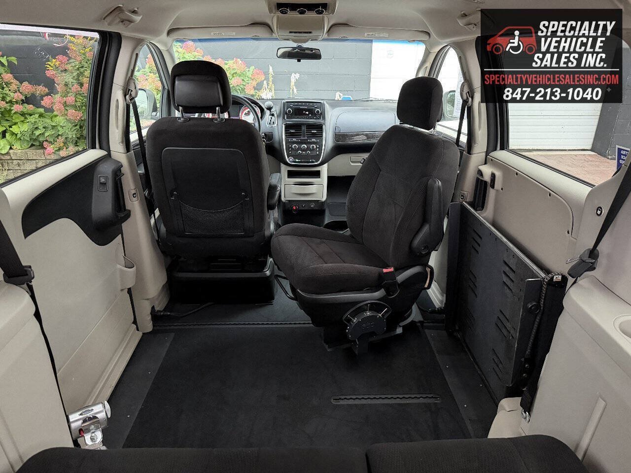 Used 2013 Dodge Grand Caravan SXT FWD image 26