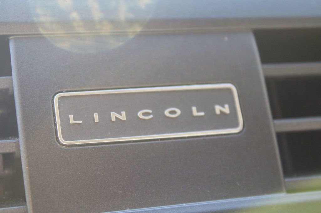 Used 2015 Lincoln Navigator 2WD image 34