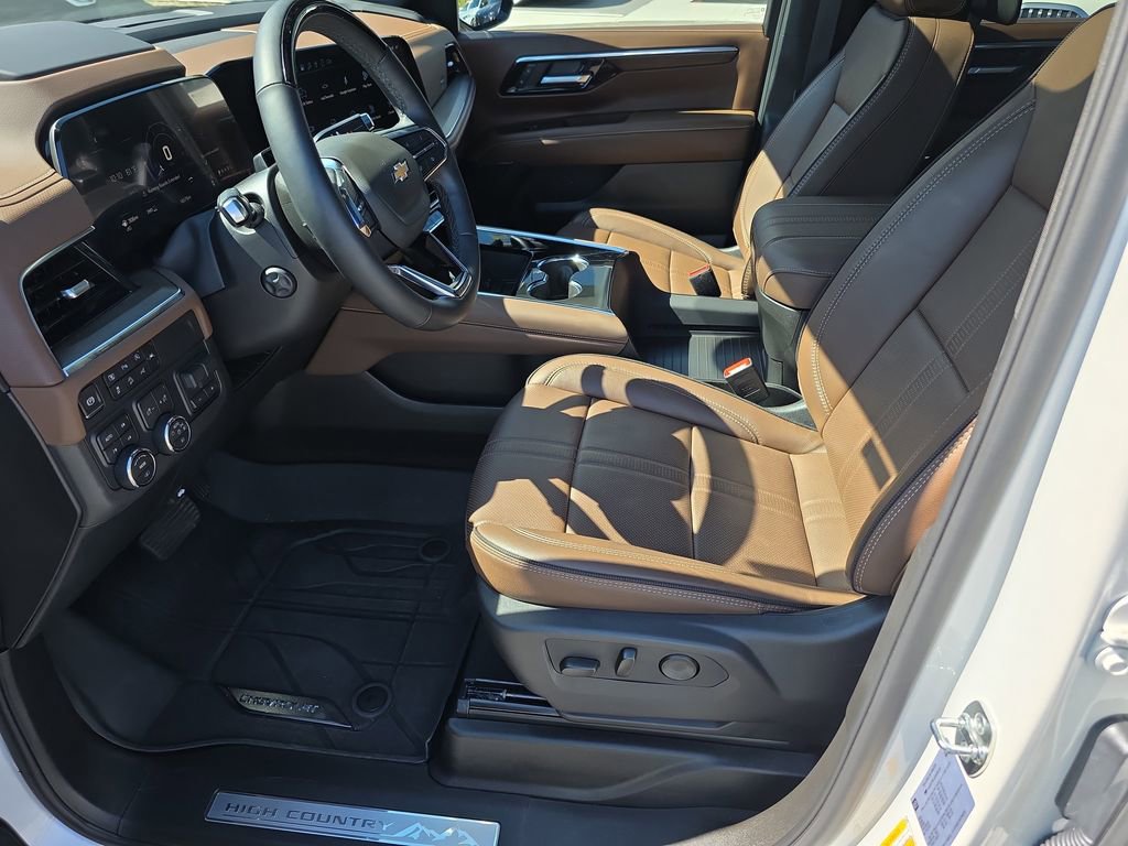Used 2025 Chevrolet Tahoe High Country AWD/4WD image 8