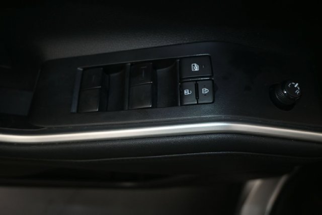 Used 2023 Toyota Highlander L FWD image 11