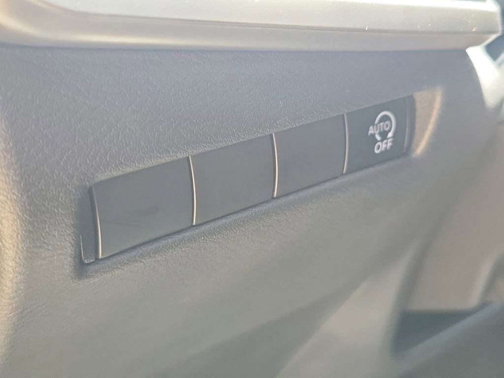 Certified 2025 Nissan Kicks SV FWD image 22