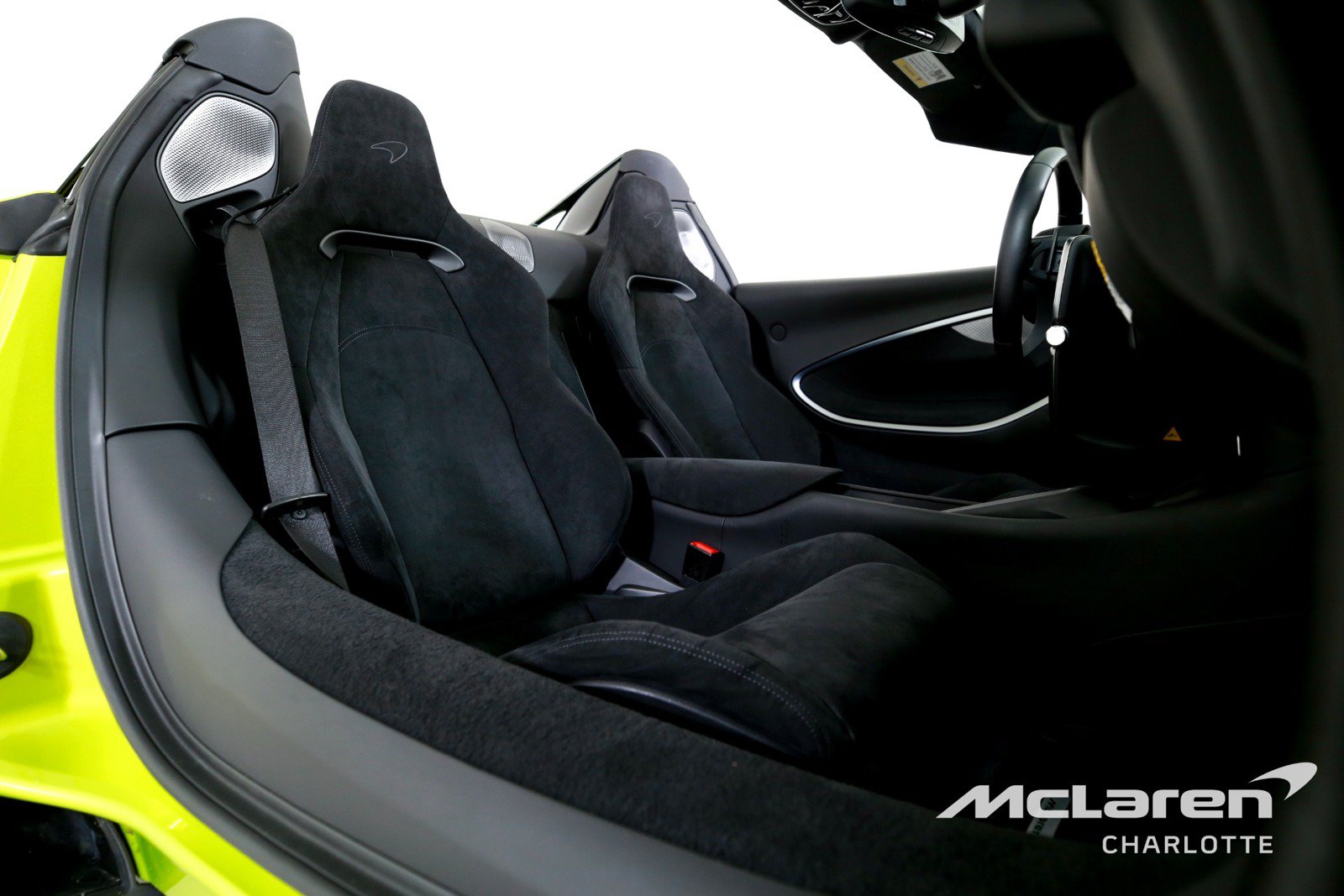 Used 2025 McLaren Artura Spider RWD image 19