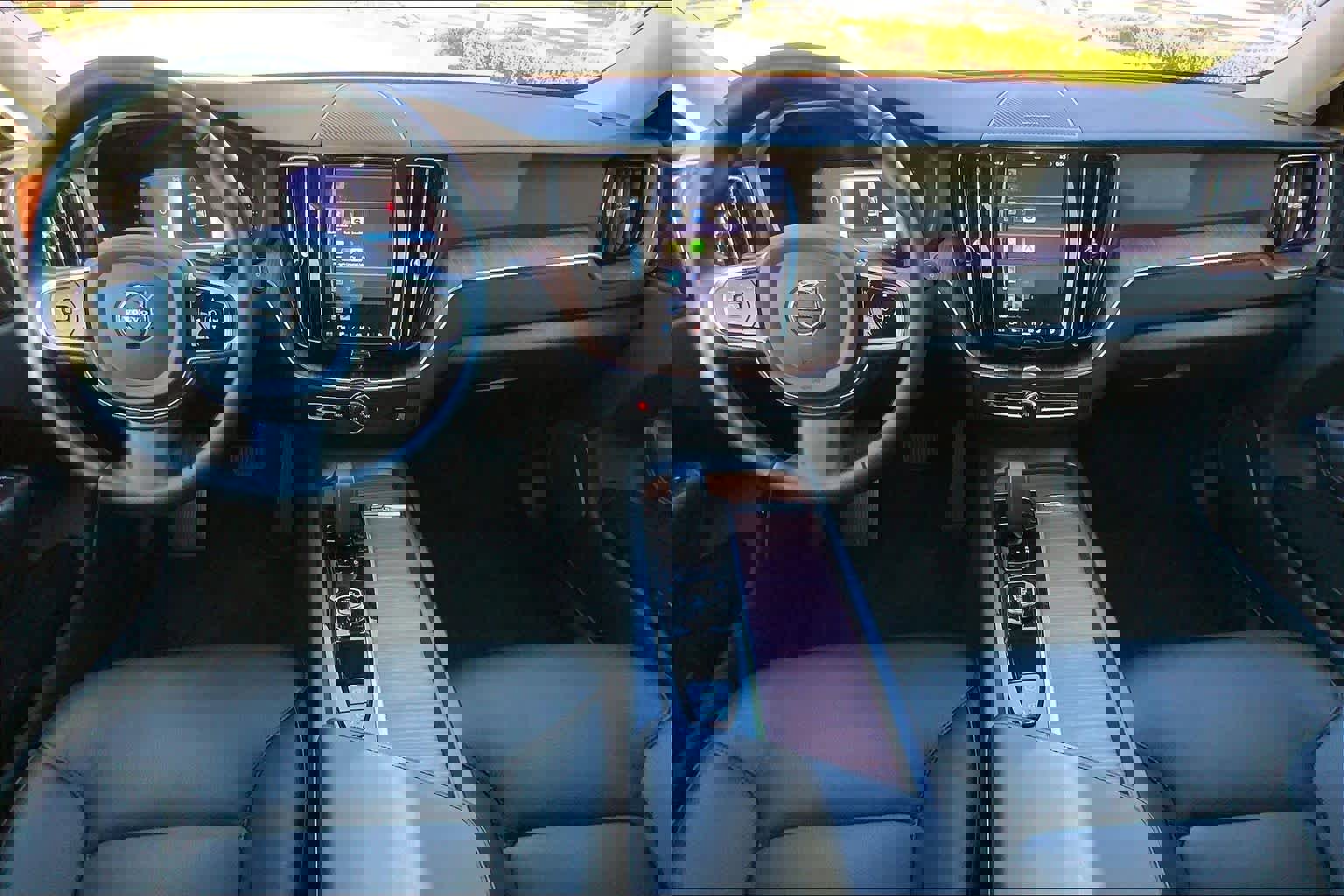 Certified 2023 Volvo XC60 T8 Plus w/ Climate Package image 15