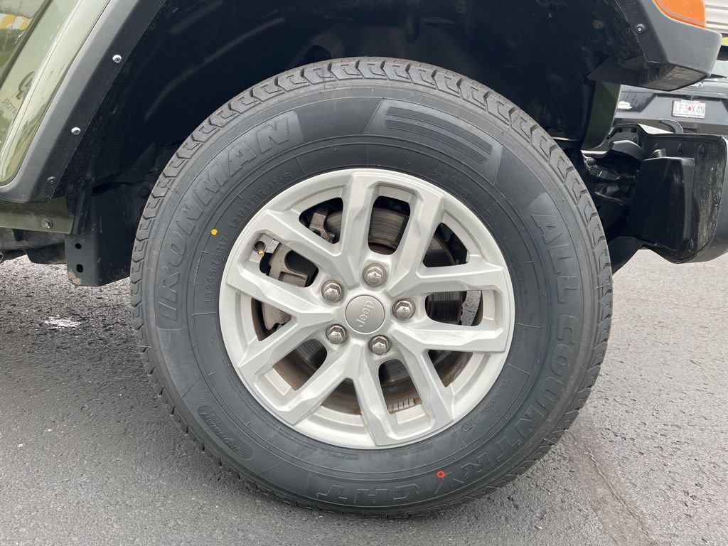 Used 2023 Jeep Gladiator Sport image 12