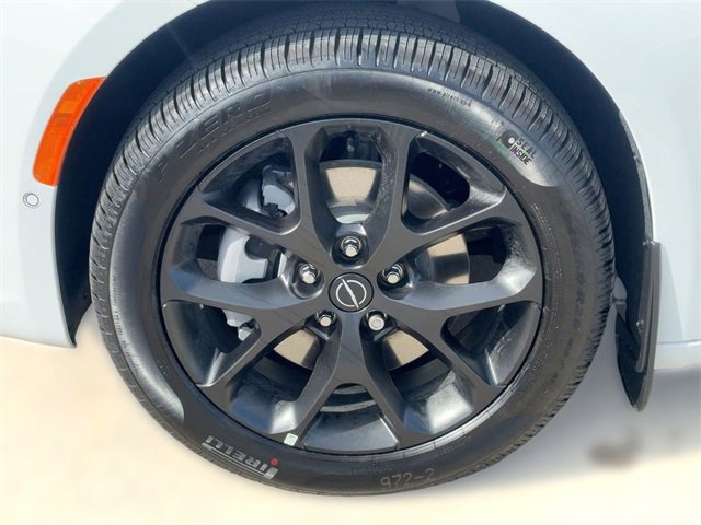 New 2026 Chrysler Pacifica Limited w/ Uconnect Theater Family Group image 12