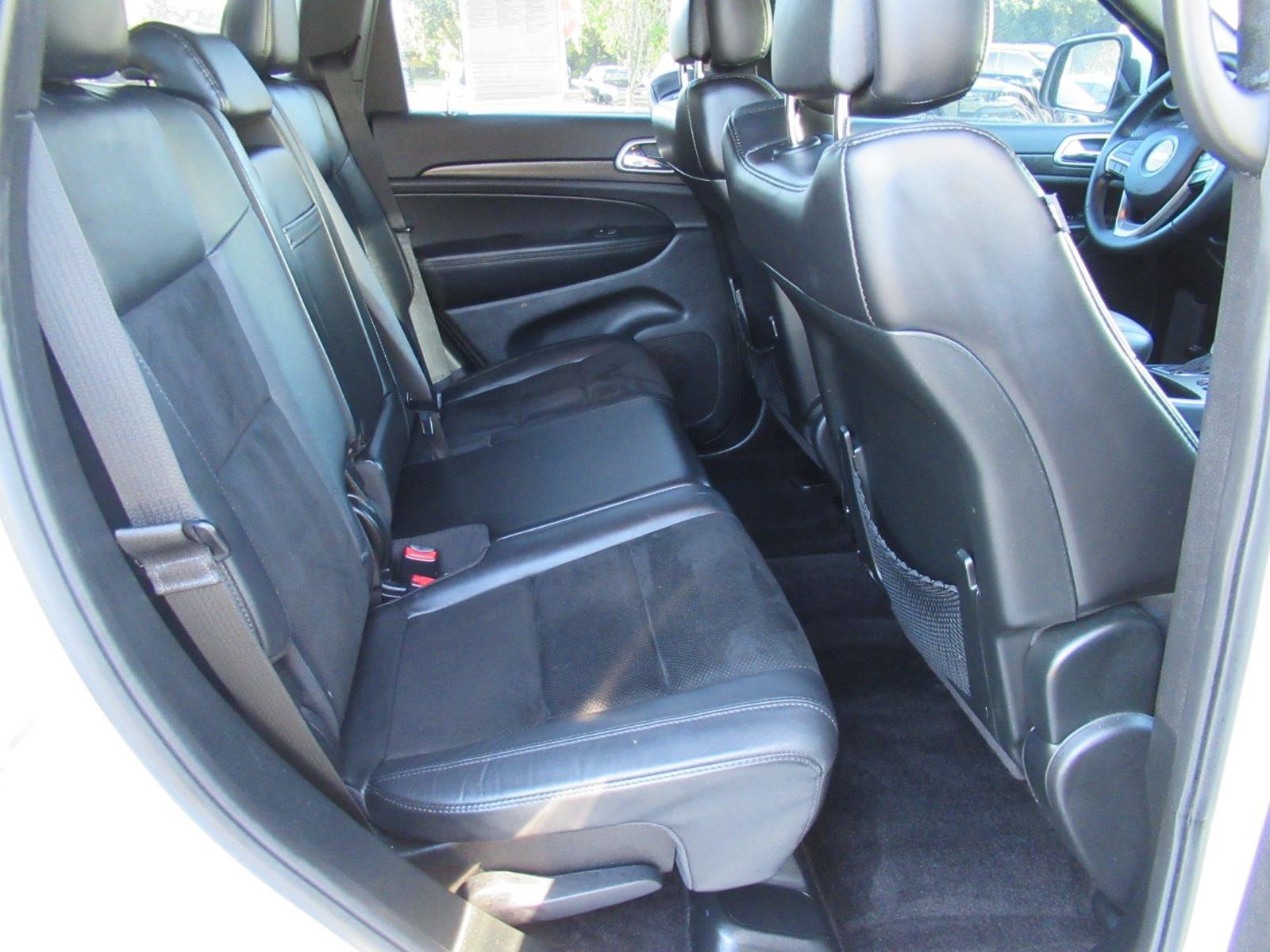 Used 2018 Jeep Grand Cherokee Altitude RWD image 35