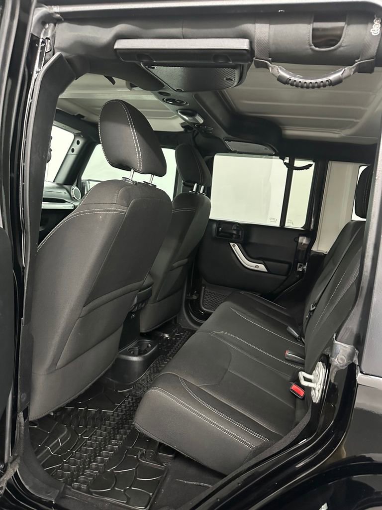 Used 2017 Jeep Wrangler Unlimited Sahara w/ Connectivity Group image 27