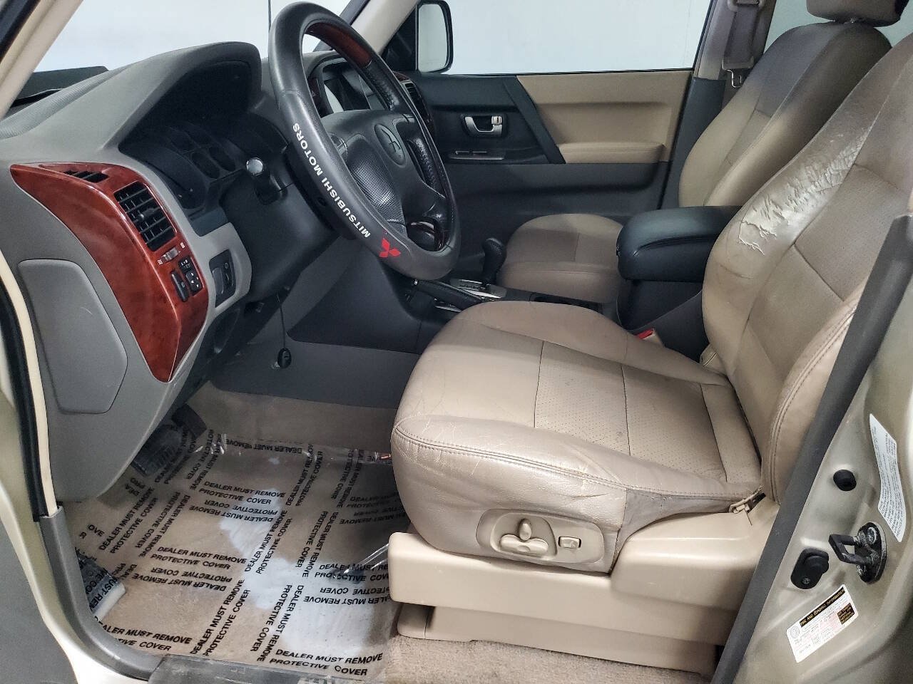 Used 2004 Mitsubishi Montero Limited AWD/4WD image 9