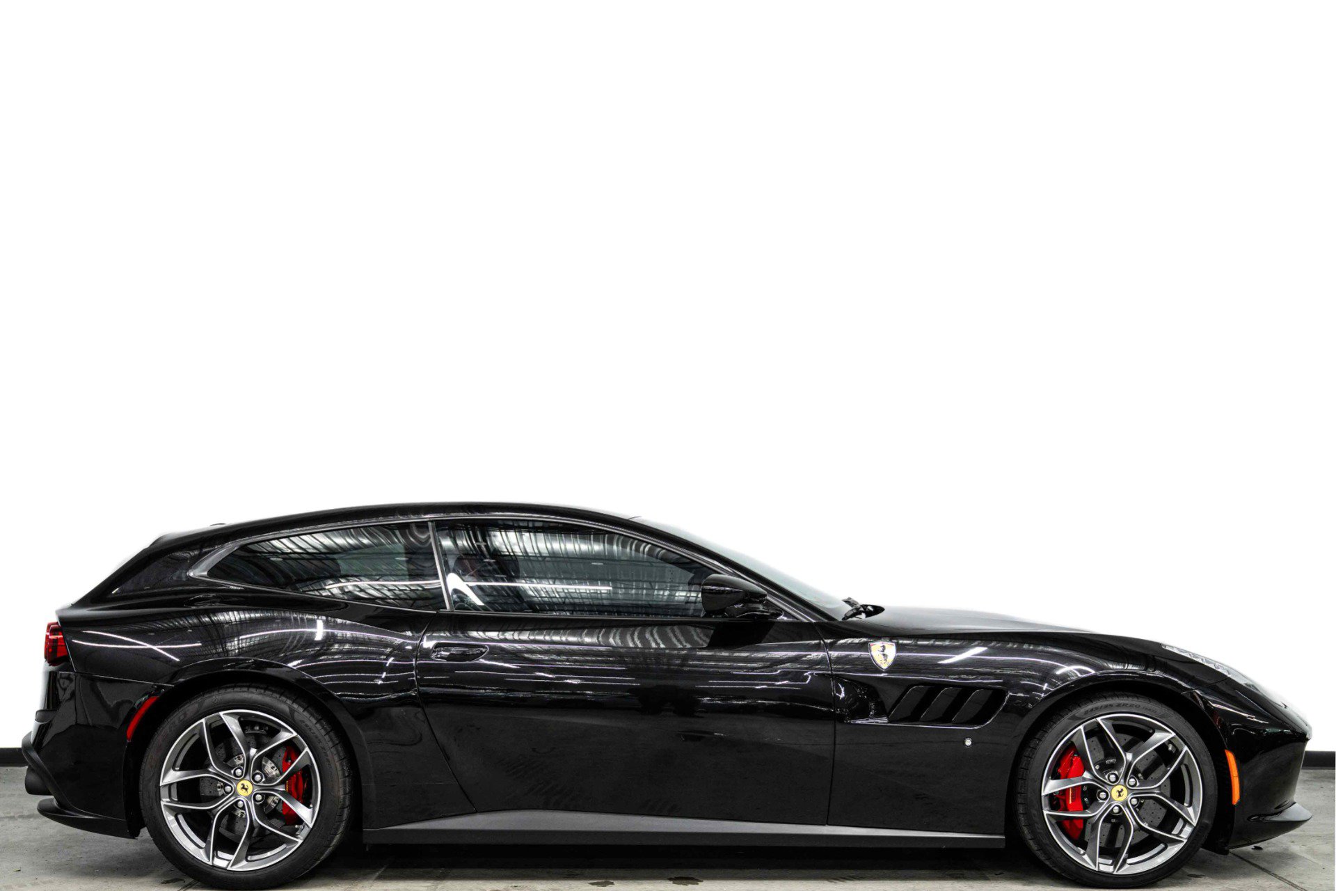Used 2020 Ferrari GTC4Lusso T RWD image 2