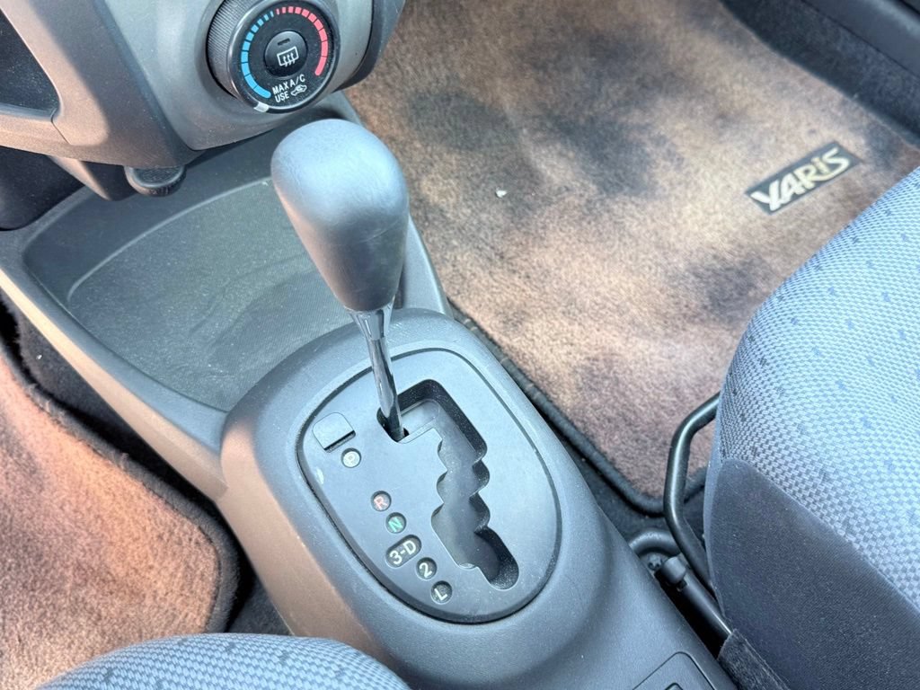 Used 2009 Toyota Yaris 2-Door Hatchback FWD image 13