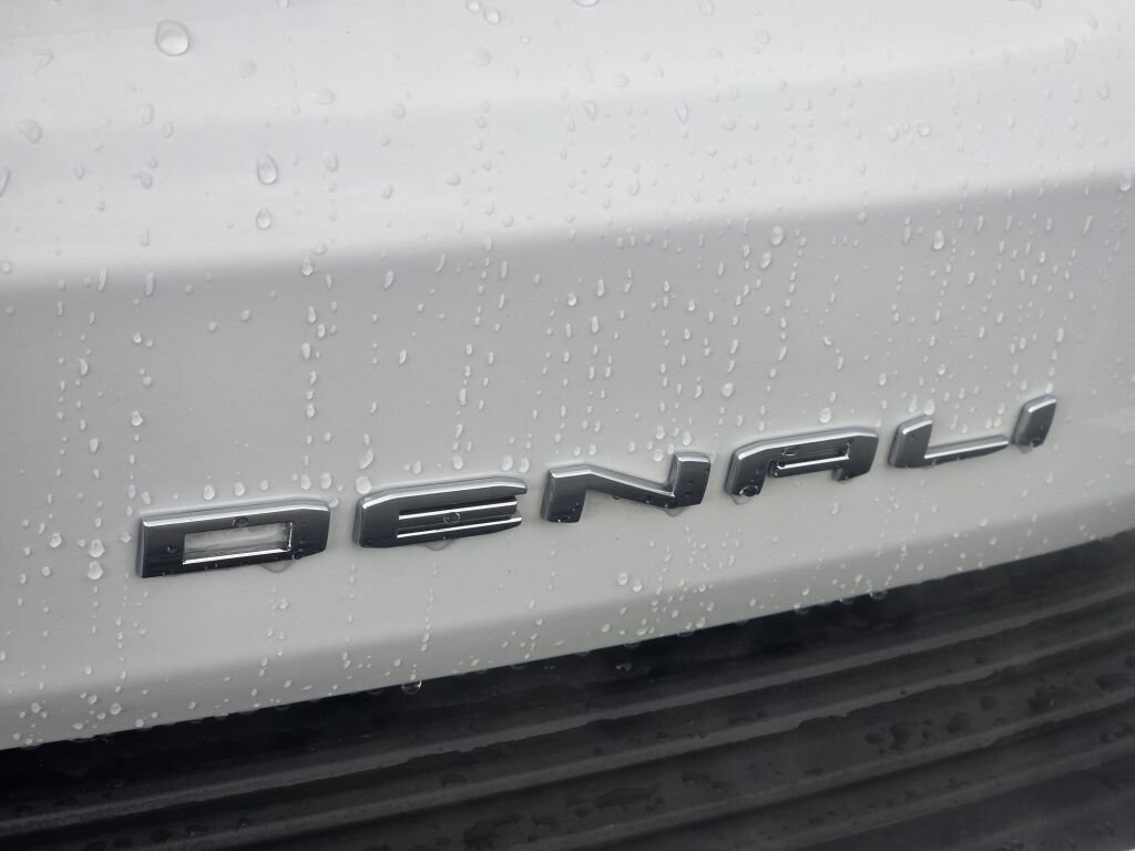 Used 2023 GMC Yukon XL Denali image 37