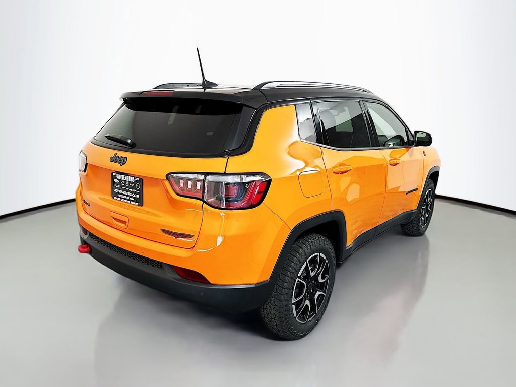New 2026 Jeep Compass Trailhawk w/ Sun, Sound & Navigation Group AWD/4WD image 7