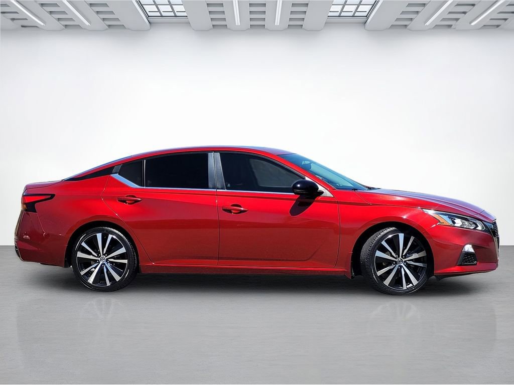 Used 2020 Nissan Altima 2.5 SR w/ Premium Package FWD image 3