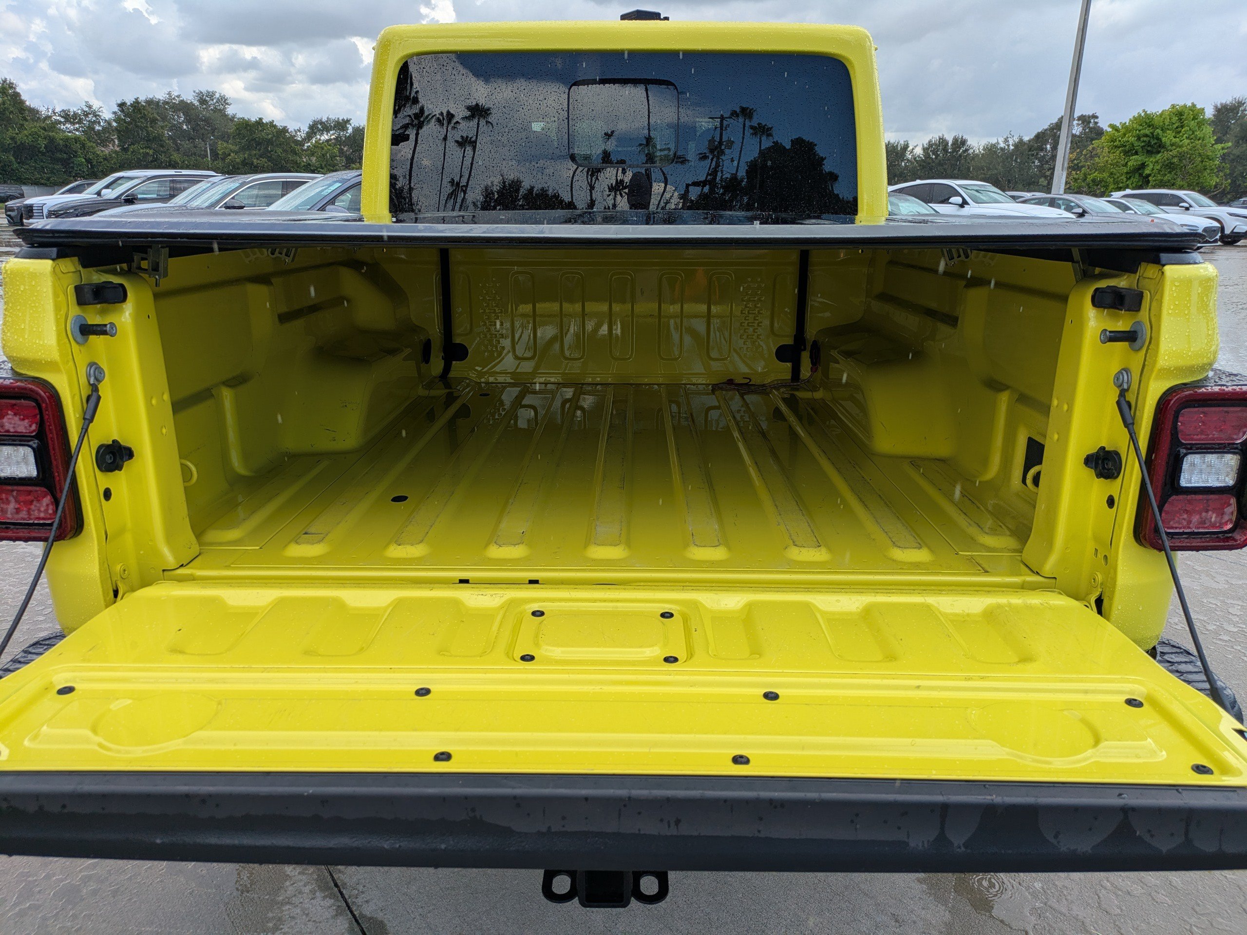 Used 2024 Jeep Gladiator Mojave AWD/4WD image 13