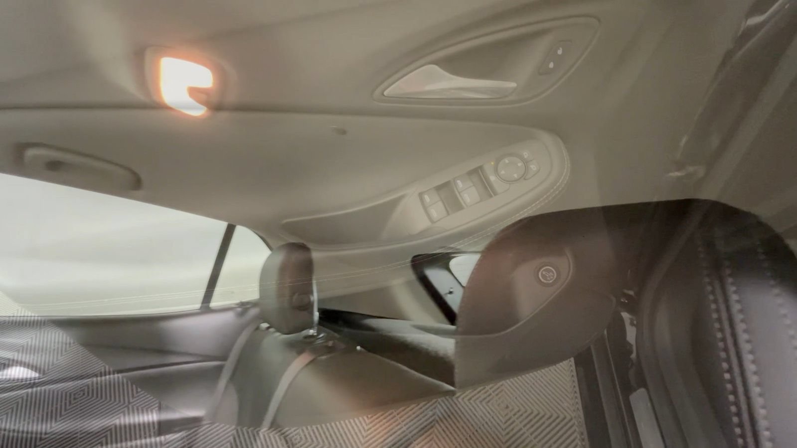Used 2022 Buick Encore GX Select w/ Sport Touring Package FWD image 23