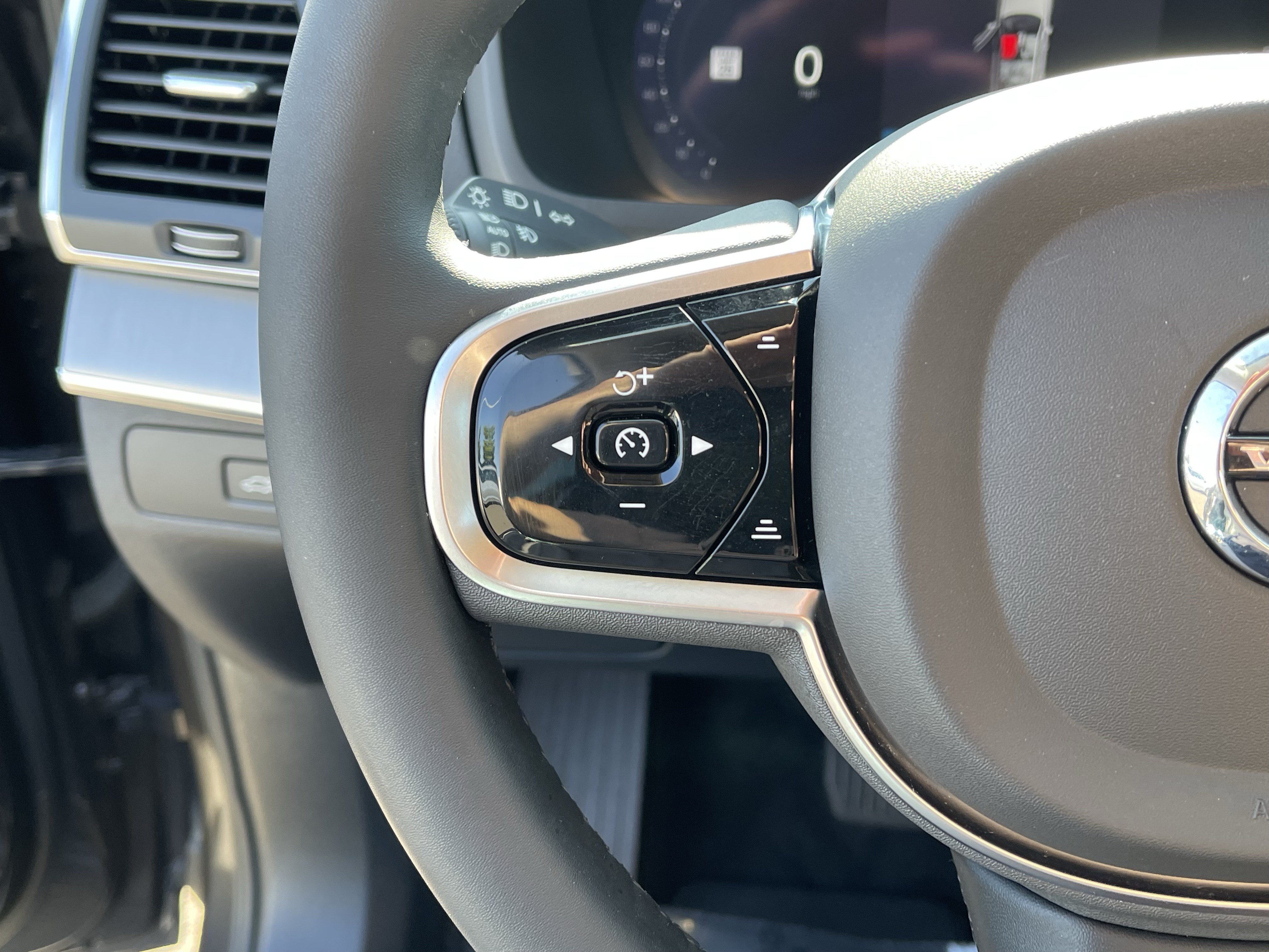 Used 2023 Volvo XC90 B5 Core AWD/4WD image 23