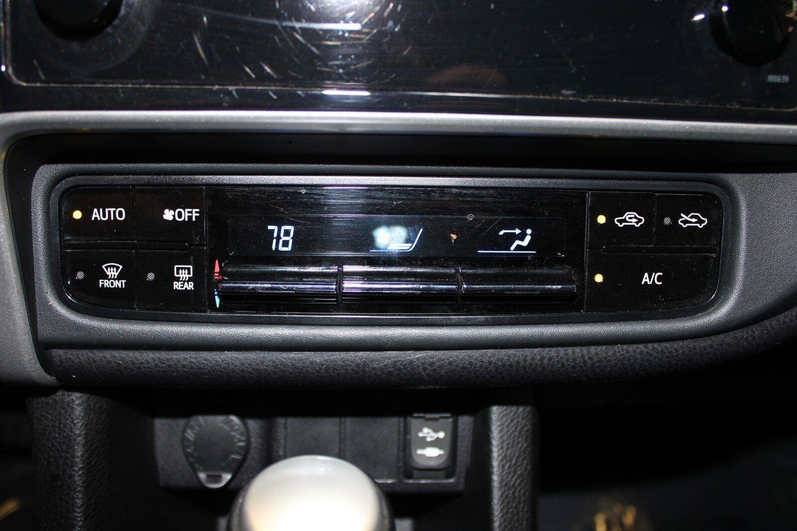 Used 2018 Toyota Corolla LE FWD image 23
