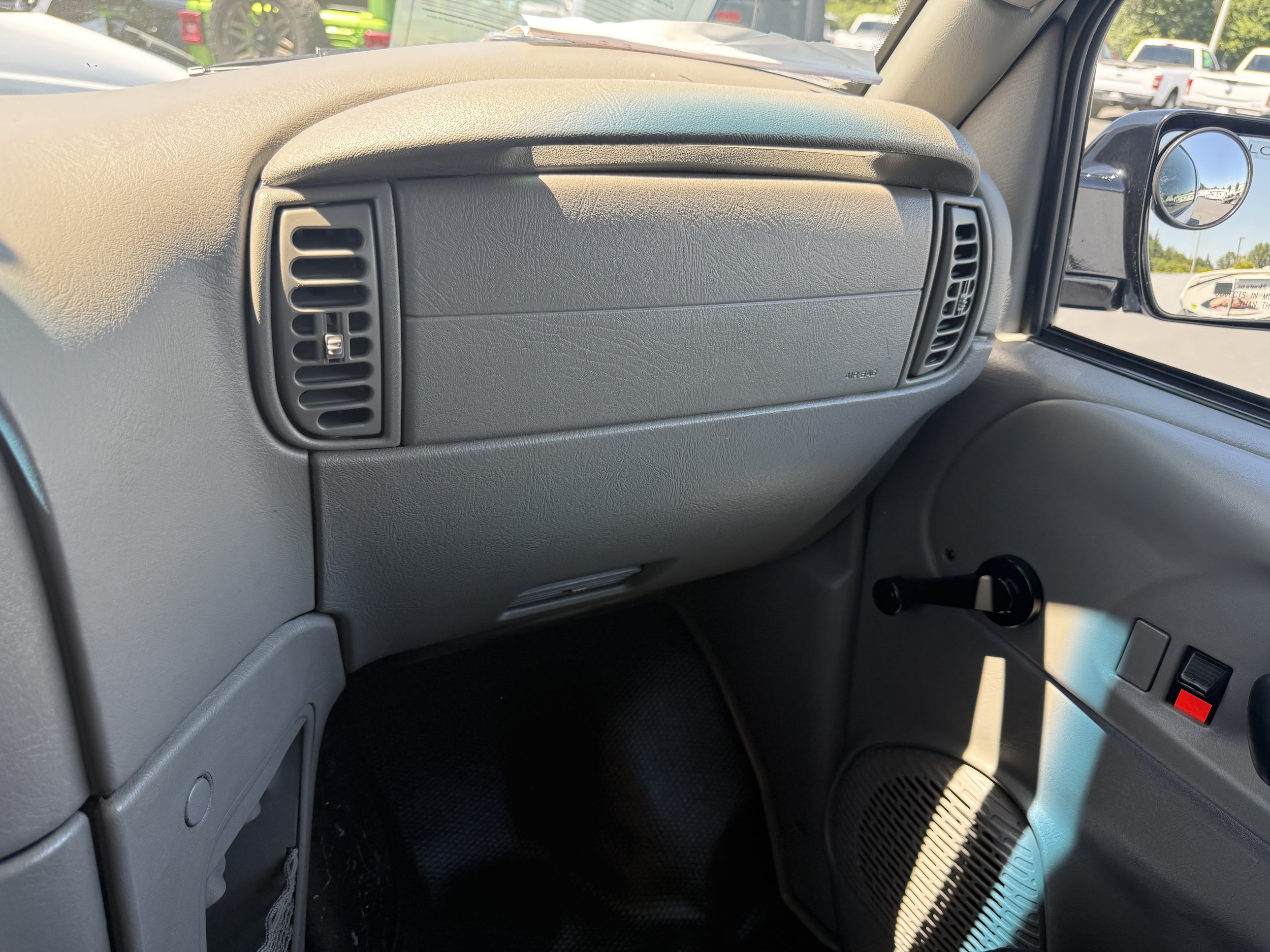 Used 2002 Chevrolet Astro RWD image 16