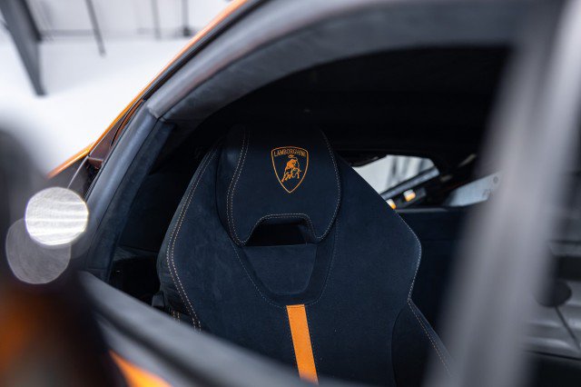 Used 2018 Lamborghini Huracan Performante AWD/4WD image 46
