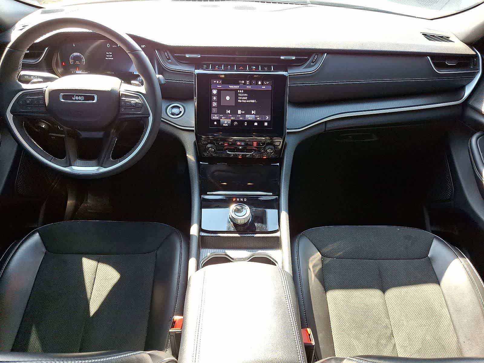 Used 2025 Jeep Grand Cherokee Altitude image 11