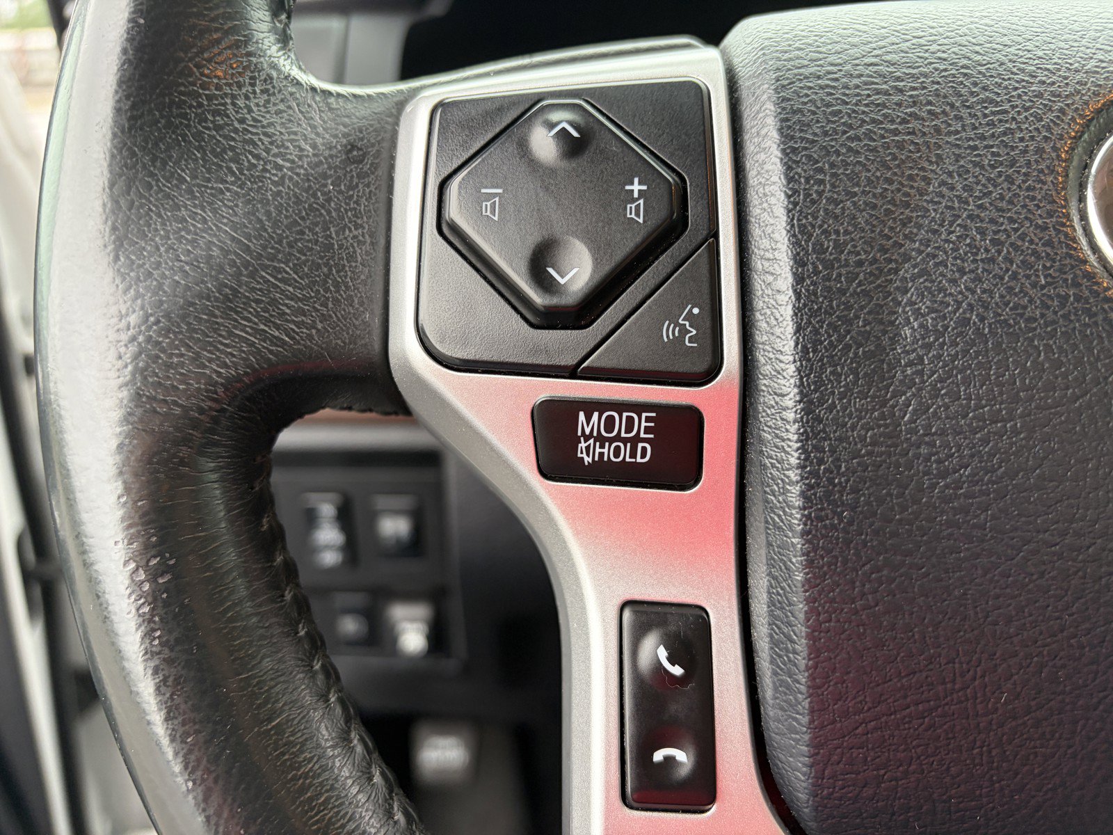 Used 2020 Toyota Tundra Limited w/ Limited Premium Package AWD/4WD image 15