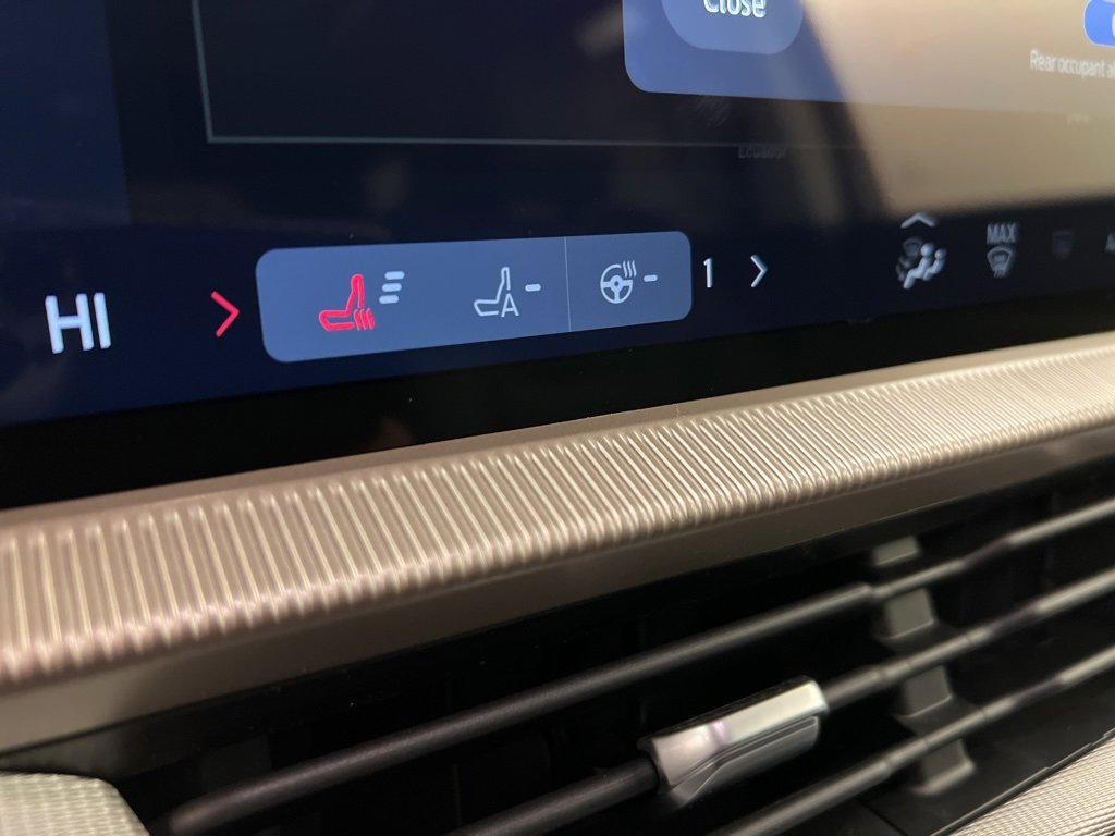 New 2025 Ford Explorer Active w/ Active Comfort Package image 13