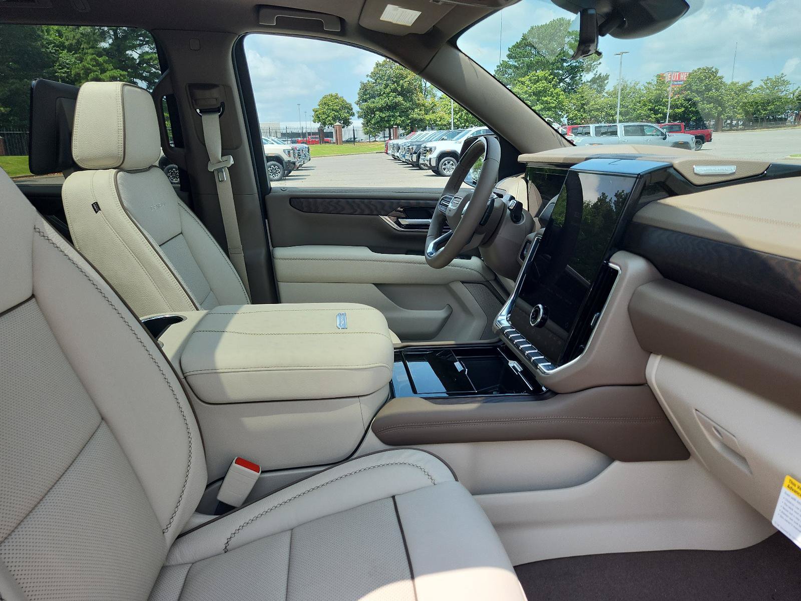 New 2026 GMC Yukon Denali w/ Denali Reserve Package AWD/4WD image 6