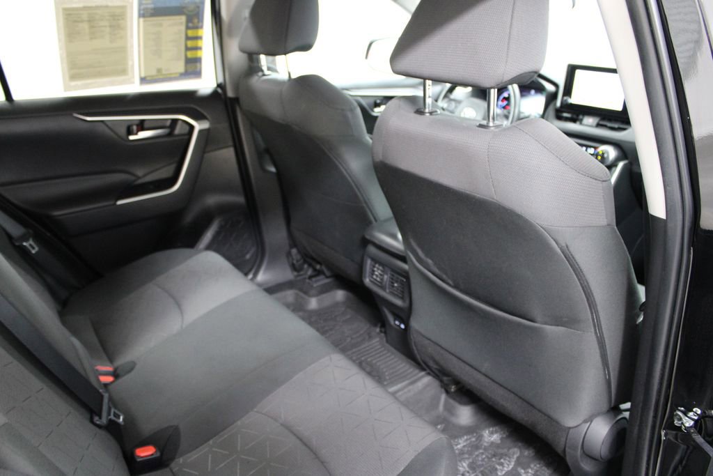 Used 2024 Toyota RAV4 AWD Hybrid image 31