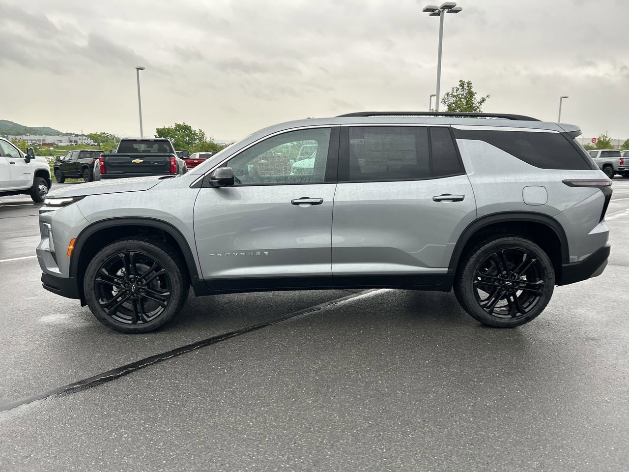 Used 2025 Chevrolet Traverse LT w/ Driver Confidence Package AWD/4WD image 4
